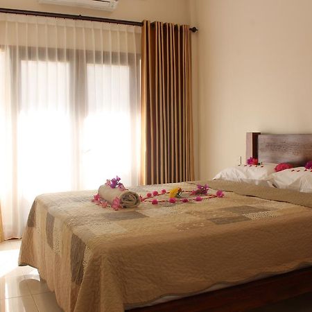Hotel Kampoeng Senggigi Mangsit Exterior foto